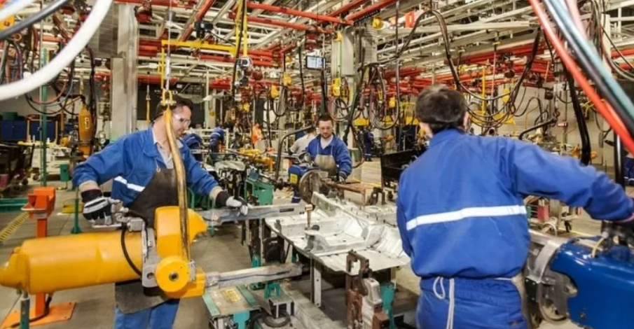 Aynı dönemde serbest bölgeler dahil ülkenin toplam makine ihracatı 18,3 milyar dolara ulaştı. Makine İhracatçıları Birliği, Türkiye'nin Ocak-Ağustos dönemi makine ihracat verilerini açıkladı.